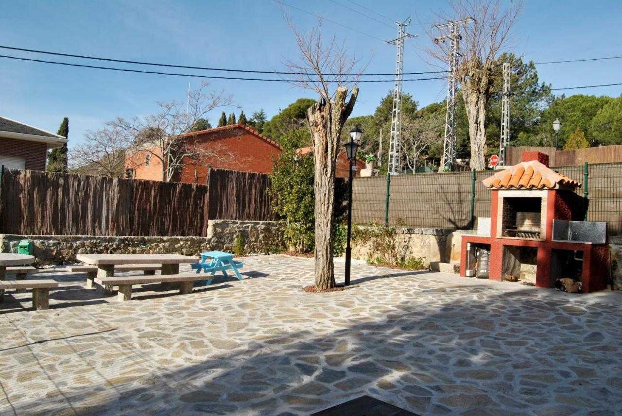 Complejo Casas Rurales Mansiones Y Villas Deluxe Collado Mediano Exterior foto